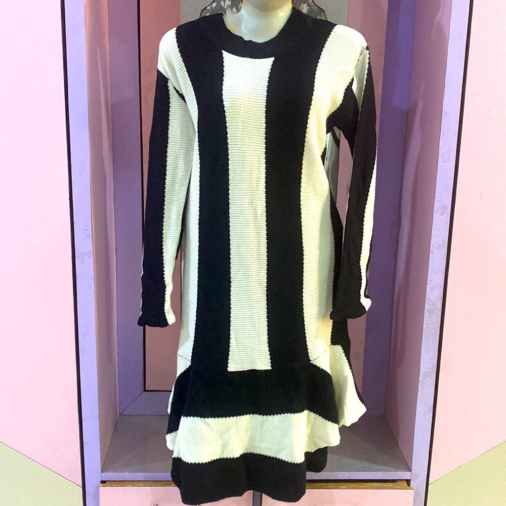 Beautiful ribbed trending stretchable top,looks absolutely stunning, - Picture 3 of 9